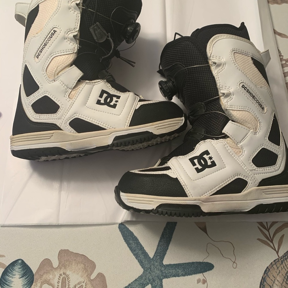 Men’s size 6 Snow Boarding Boots